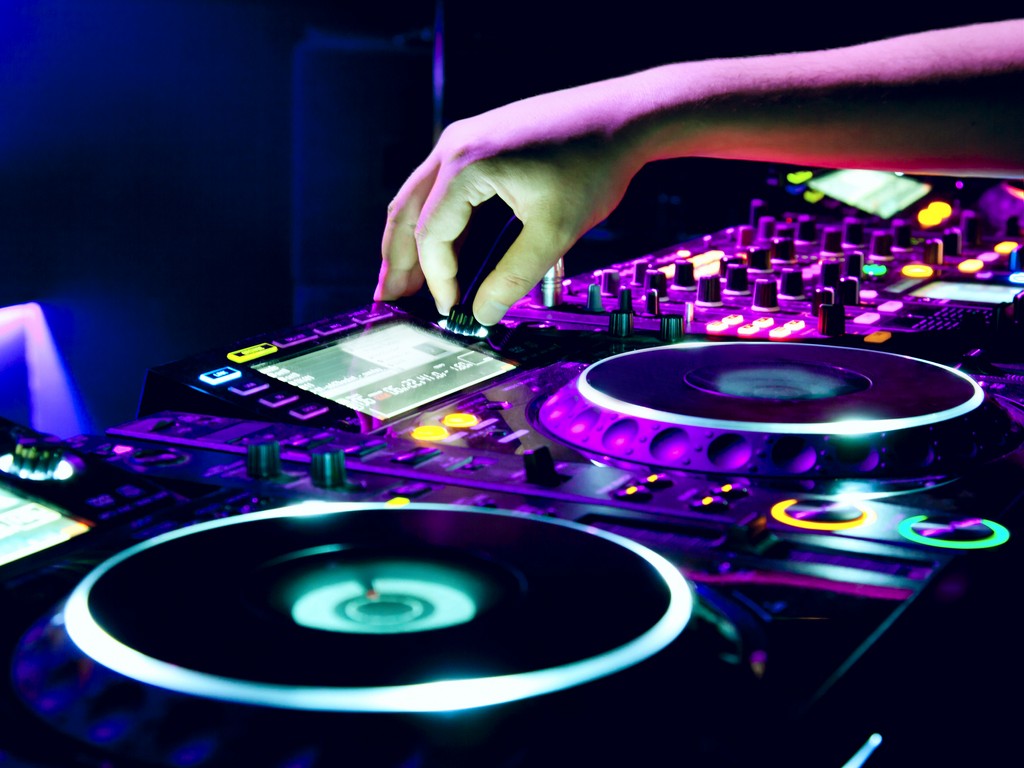 DJ-Equipment-for-Beginners-1024x768